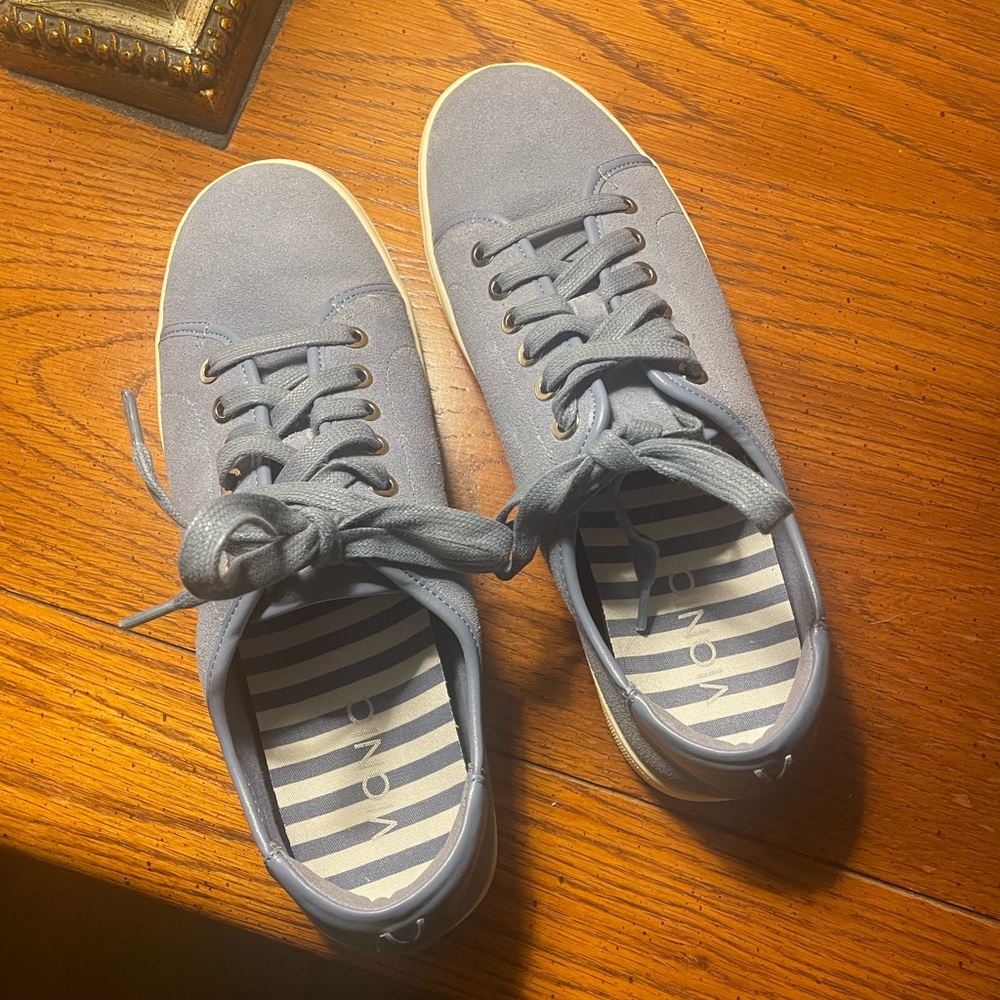 Vionic Tennis Shoes